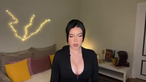Mia online show from July 2026 02:01:02 PM