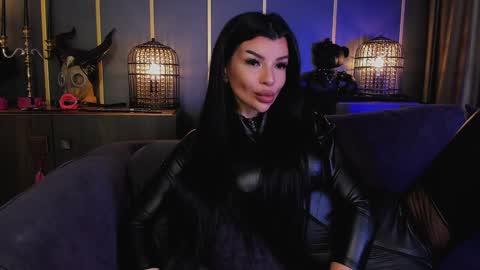Elenia online show from February 2025 02:02:02 PM