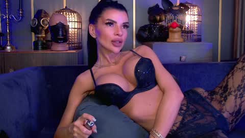 Elenia online show from March 2026 01:33:02 PM