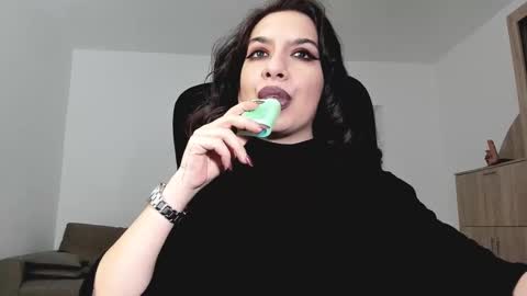 YourGoddessM online show from December 2024 02:38:02 PM