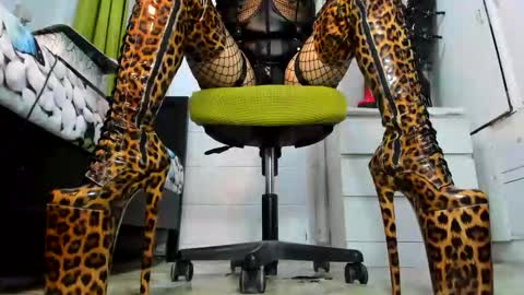 Tiffany online show from April 2026 12:49:02 AM