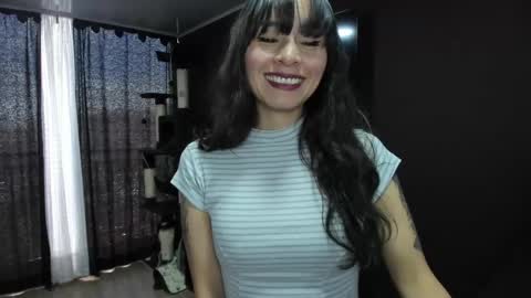 Snapshot of mistymooon chatting on May 2026 04:02:02 PM Emma online show from May 2026 04:02:02 PM
