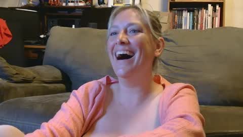 Snapshot of mistymountains96 chatting on June 2026 02:47:01 AM Misty Mountains online show from June 2026 02:47:01 AM