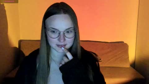 Miya online show from November 2025 05:02:02 PM