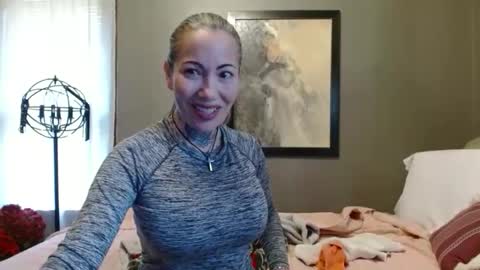 MizXtrix online show from October 2025 07:07:02 PM