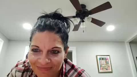 Snapshot of mizzblizz chatting on October 2025 10:02:01 AM Bella online show from October 2025 10:02:01 AM