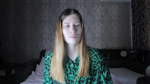 Lili online show from October 2025 09:40:02 AM