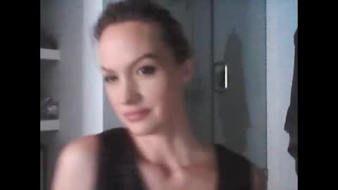 mmmmyesplease1 online show from December 2024 03:31:02 PM