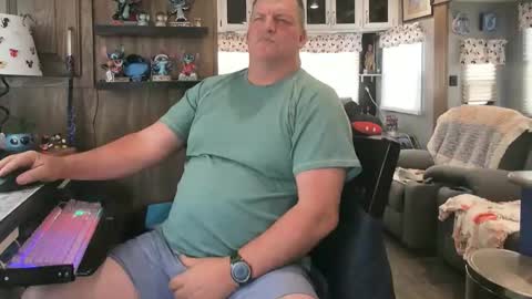 Snapshot of mmmthatsfunnn chatting on April 2026 05:51:01 PM mmmthatsfunnn online show from April 2026 05:51:01 PM