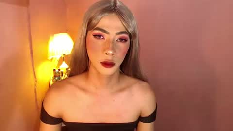 Mocha Locca  online show from January 2025 01:00:02 PM