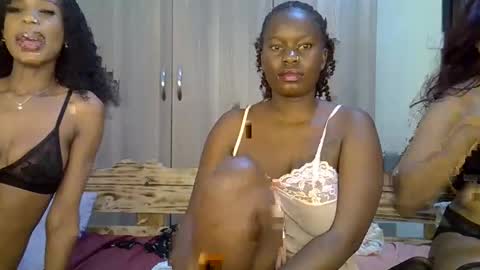 Snapshot of moh_sexy chatting on September 2025 06:03:01 AM Moh online show from September 2025 06:03:01 AM