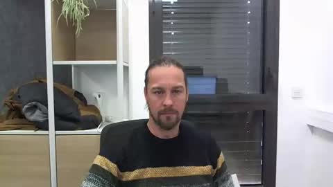 Snapshot of moi9876543210 chatting on December 2024 11:28:01 AM Julien online show from December 2024 11:28:01 AM