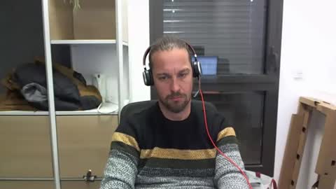 Snapshot of moi9876543210 chatting on December 2024 03:06:01 PM Julien online show from December 2024 03:06:01 PM