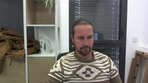 Snapshot of moi9876543210 chatting on February 2025 11:31:01 AM Julien online show from February 2025 11:31:01 AM