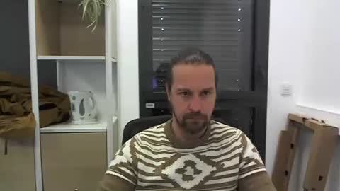 Snapshot of moi9876543210 chatting on February 2025 03:06:01 PM Julien online show from February 2025 03:06:01 PM