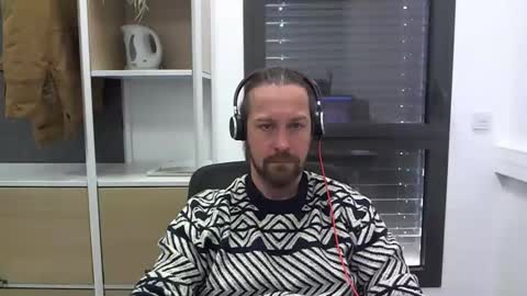 Snapshot of moi9876543210 chatting on February 2025 11:20:02 AM Julien online show from February 2025 11:20:02 AM