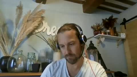 Snapshot of moi9876543210 chatting on September 2025 03:57:01 PM Julien online show from September 2025 03:57:01 PM