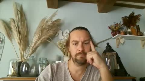 Julien online show from October 2025 12:27:01 PM