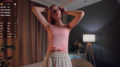 Laura online show from November 2025 01:17:01 AM