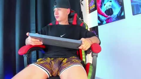 moises_23cm online show from December 2024 07:32:01 PM