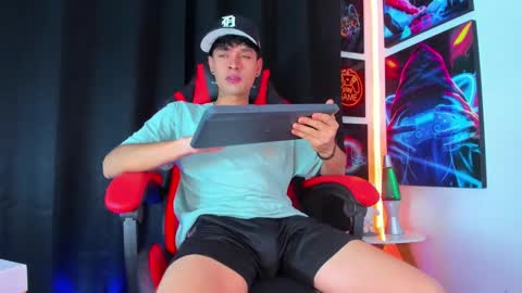 moises_23cm online show from February 2025 03:58:01 AM