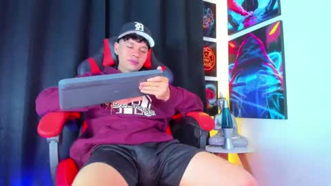 moises_23cm online show from March 2025 05:29:02 AM