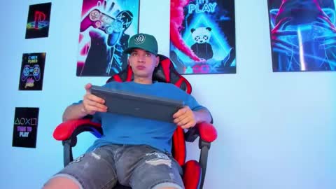 moises_23cm online show from November 2025 08:31:01 PM