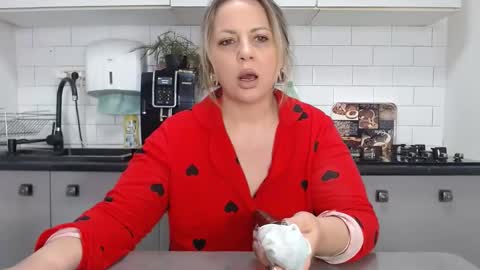 erika online show from December 2024 09:33:02 AM