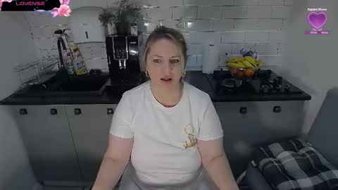 erika online show from December 2025 07:38:02 AM