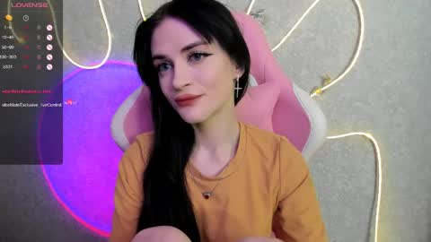 Snapshot of molly_crystall chatting on May 2026 04:07:02 AM Molly - online show from May 2026 04:07:02 AM