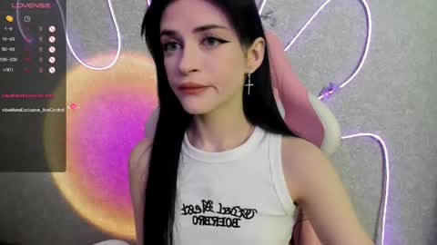 Snapshot of molly_crystall chatting on May 2026 03:48:02 AM Molly - online show from May 2026 03:48:02 AM