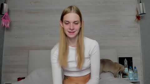 Snapshot of molly_hunt chatting on October 2025 03:18:02 AM Molly Hunt online show from October 2025 03:18:02 AM