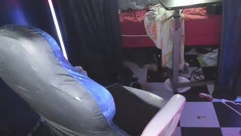 molly_moons online show from April 2026 06:48:02 PM