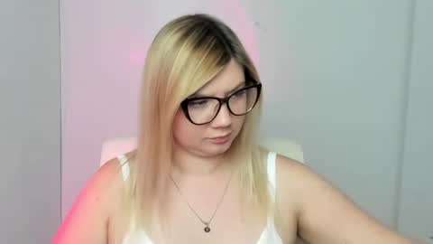 Molly online show from September 2025 11:54:02 AM