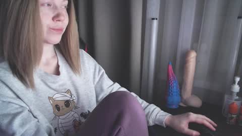 I have new photos come and see with love Molly online show from January 2025 03:43:01 AM