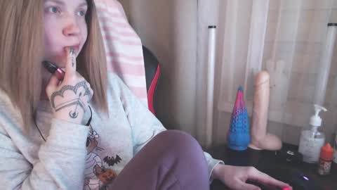 I have new photos come and see with love Molly online show from January 2025 06:24:01 PM