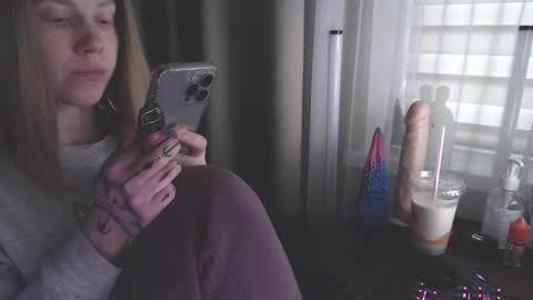 I have new photos come and see with love Molly online show from January 2025 09:44:02 AM