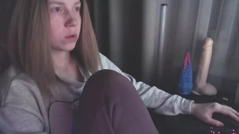 I have new photos come and see with love Molly online show from January 2025 04:33:01 PM