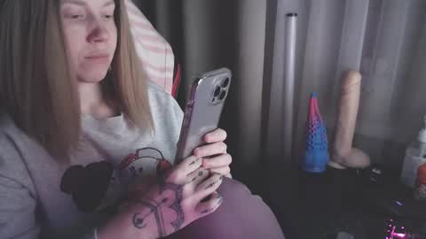 I have new photos come and see with love Molly online show from January 2025 04:41:01 PM