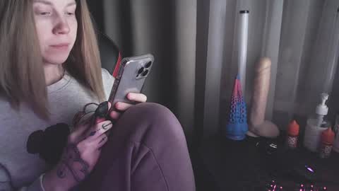 I have new photos come and see with love Molly online show from February 2025 09:51:01 PM