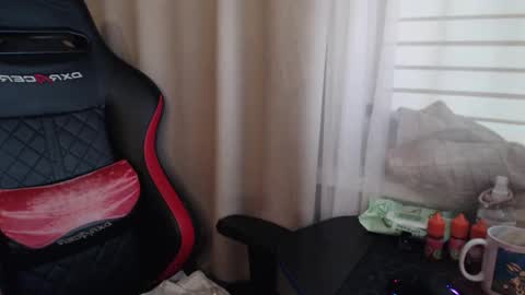 I have new photos come and see with love Molly online show from November 2025 12:33:02 PM