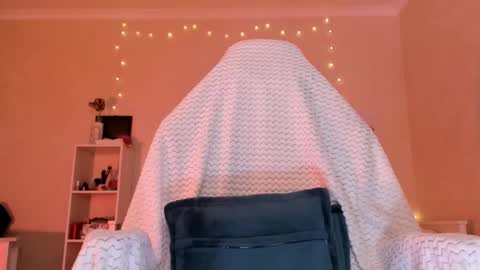 Molly online show from October 2025 03:58:02 AM