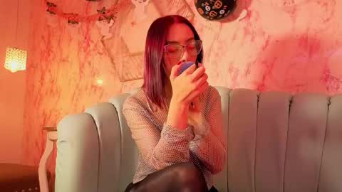 Molly Evanss online show from October 2025 04:20:02 PM