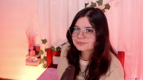Snapshot of mollylewis18 chatting on February 2025 07:35:01 PM New girl Emily Valentina Michelle online show from February 2025 07:35:01 PM