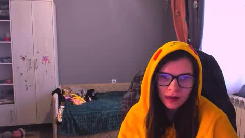  KIRA  online show from December 2025 06:44:01 AM