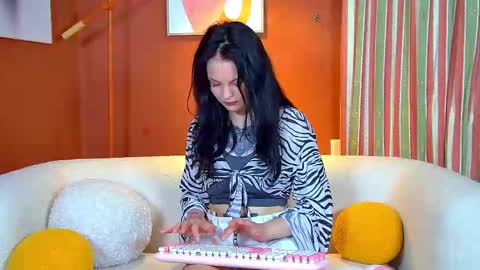 Molly online show from September 2025 06:41:02 PM