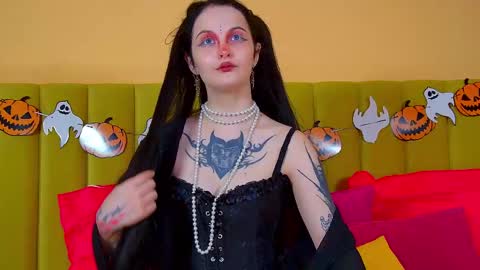 Molly online show from October 2025 07:04:02 PM