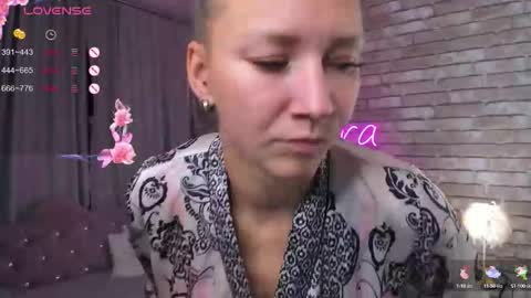 hi im Molly heregreat boobs big heart  warm pussy  online show from October 2025 01:25:02 AM