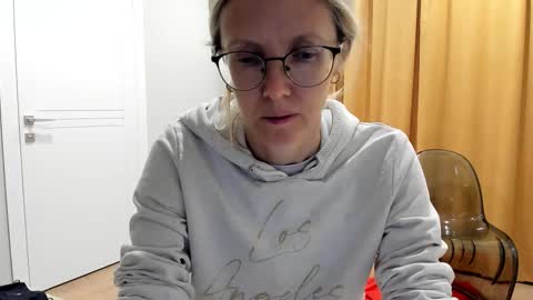 Snapshot of mollystory chatting on October 2025 05:08:01 AM AngelMomm online show from October 2025 05:08:01 AM