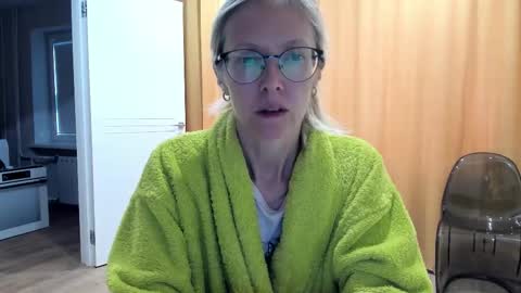 Snapshot of mollystory chatting on October 2025 06:36:01 AM AngelMomm online show from October 2025 06:36:01 AM